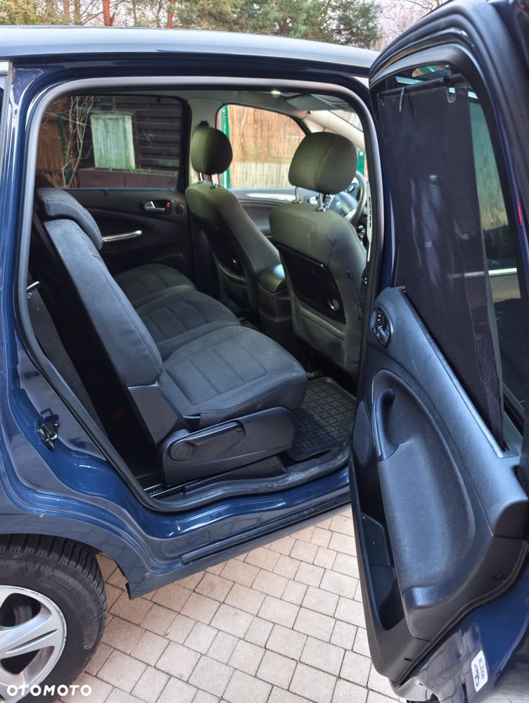 Ford S-Max - 12