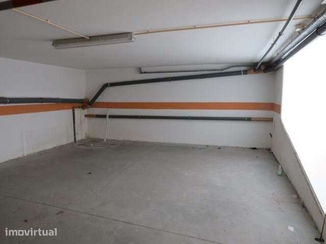 Garagem / Espaço de Parqueamento Coletivo com 234 m²  Bairro Afonso... - Grande imagem: 3/10