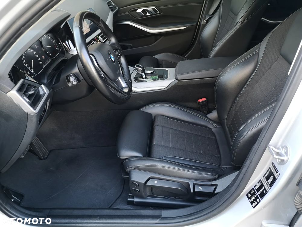 BMW Seria 3 320d xDrive - 25
