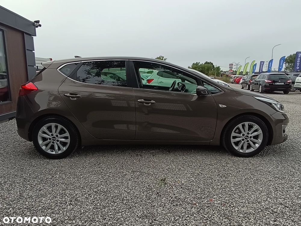Kia Ceed 1.6 GDI Dream Team Edition - 12