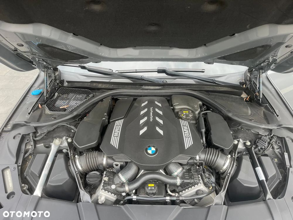 BMW Seria 7 750Li xDrive sport - 31