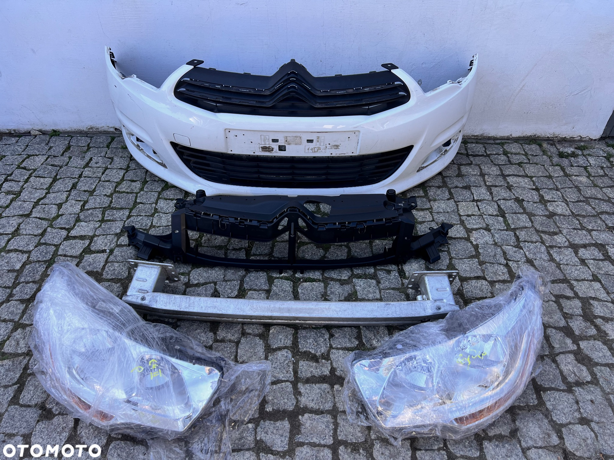 CITROEN C4 II B7 pas przedni gorny wzmocnienie zderzaka - 3