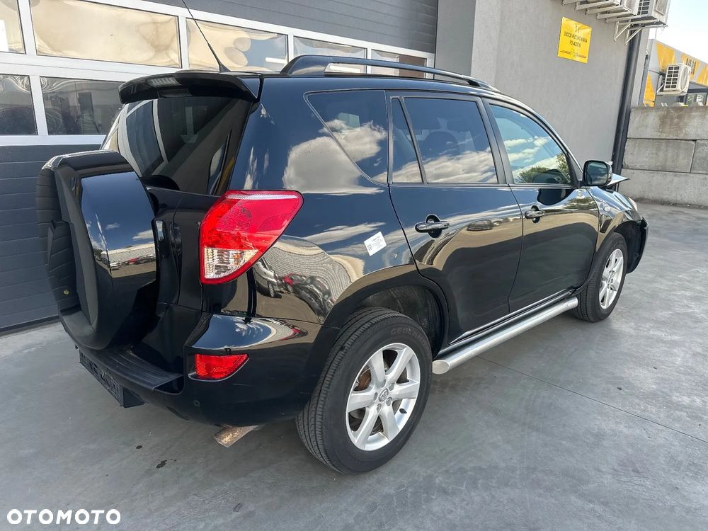 Toyota RAV4 - 1