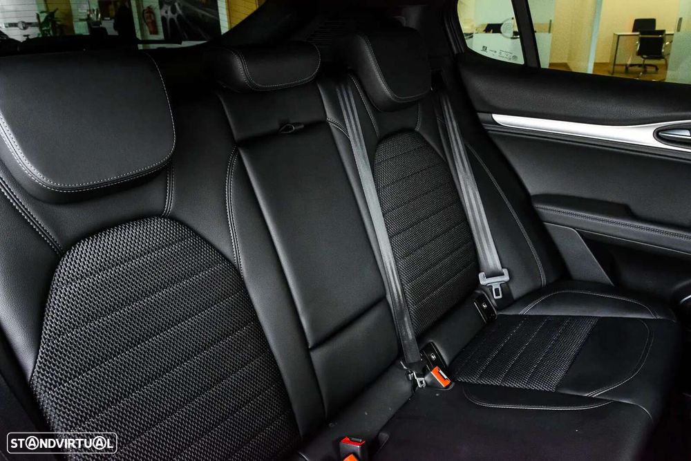 Alfa Romeo Stelvio - 33