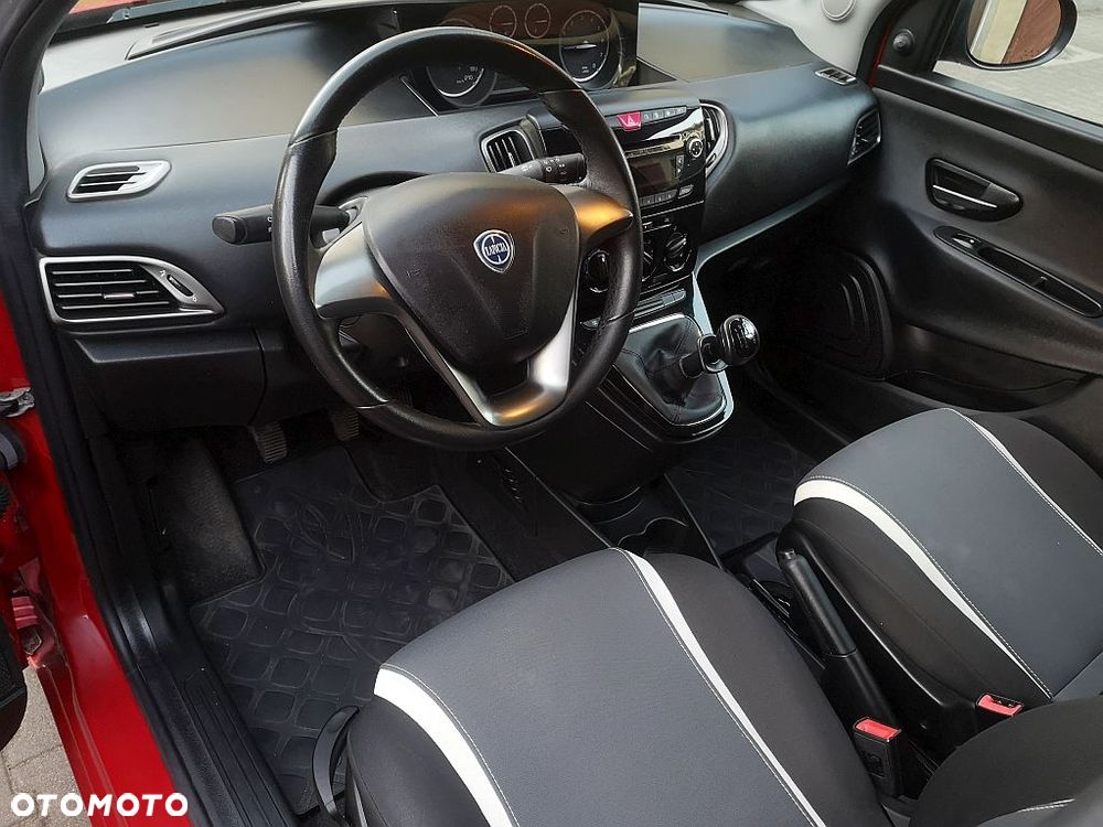 Lancia Ypsilon 1.2 8V Black&Red S&S - 16