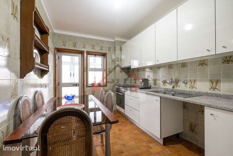 Apartamento T3 c/ Garagem Fechada e Varandas para Arrendamento - Grande imagem: 4/8