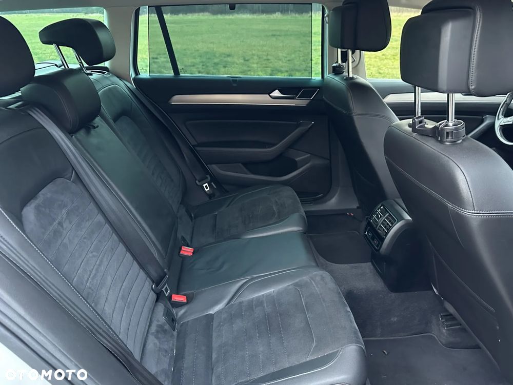 Volkswagen Passat - 12