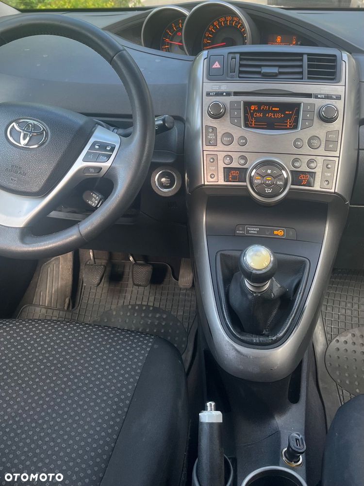 Toyota Verso 2.2 D-CAT Sol Plus NAVI 7os - 6