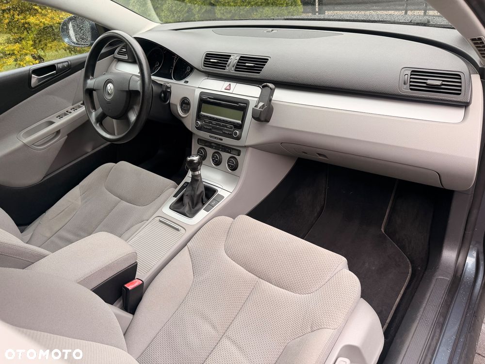 Volkswagen Passat 2.0 TDI DPF BlueMotion Technology Comfortline - 15