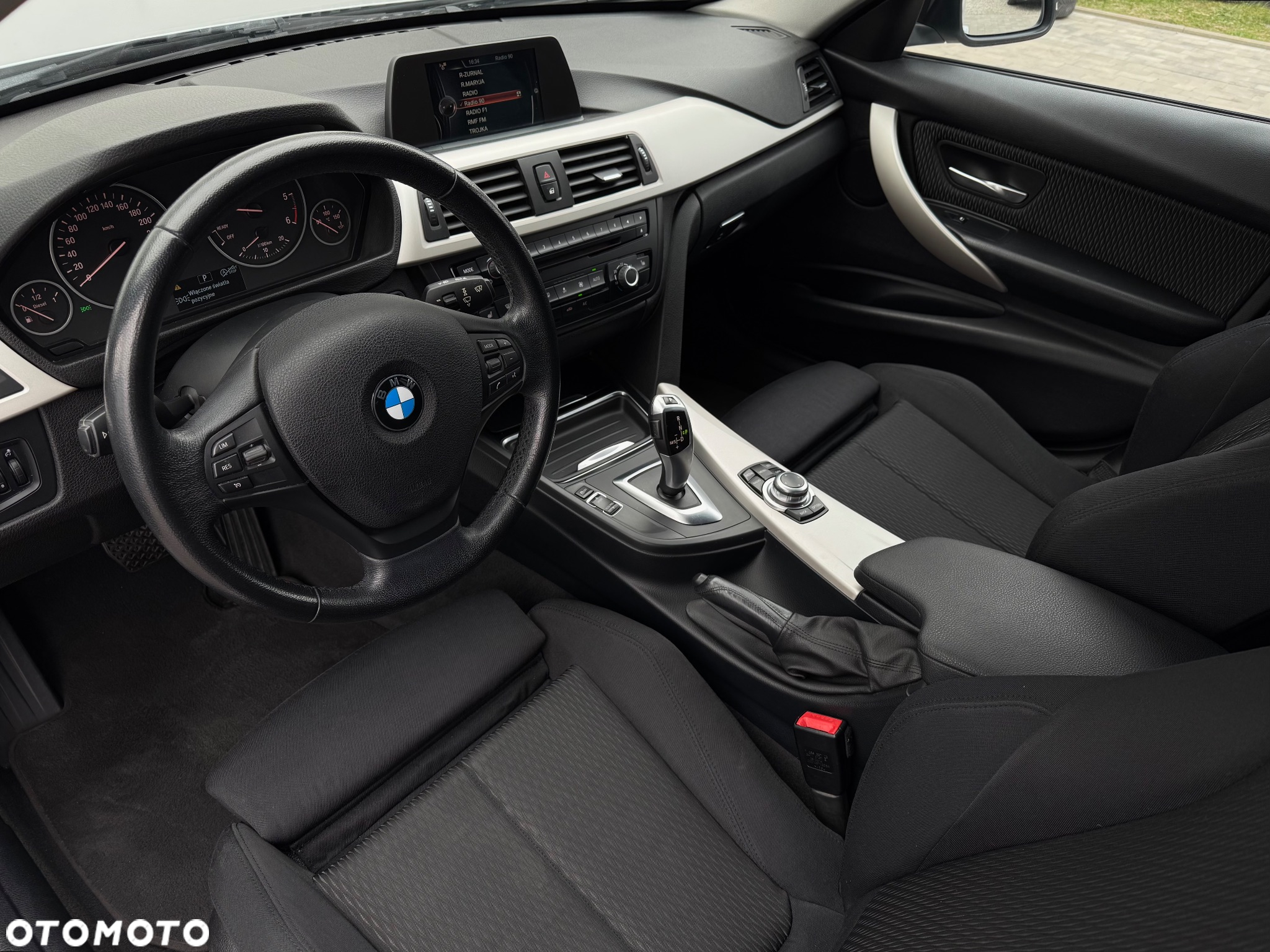 BMW Seria 3 318d Touring - 13