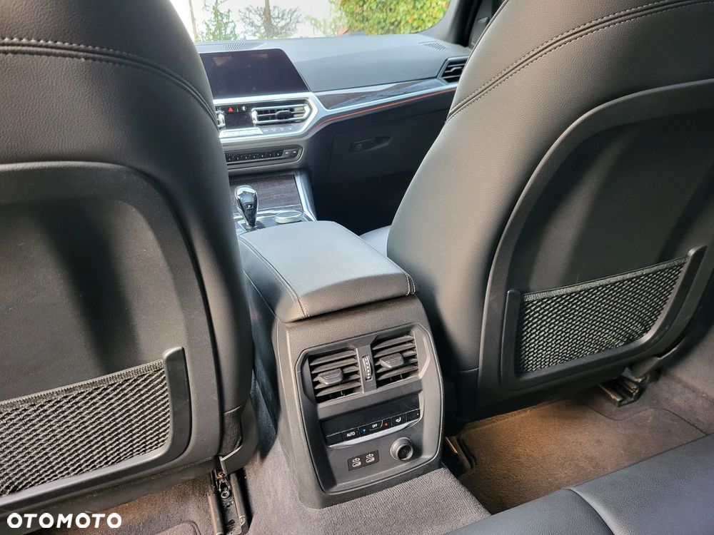 BMW Seria 3 330i Sport Line - 22