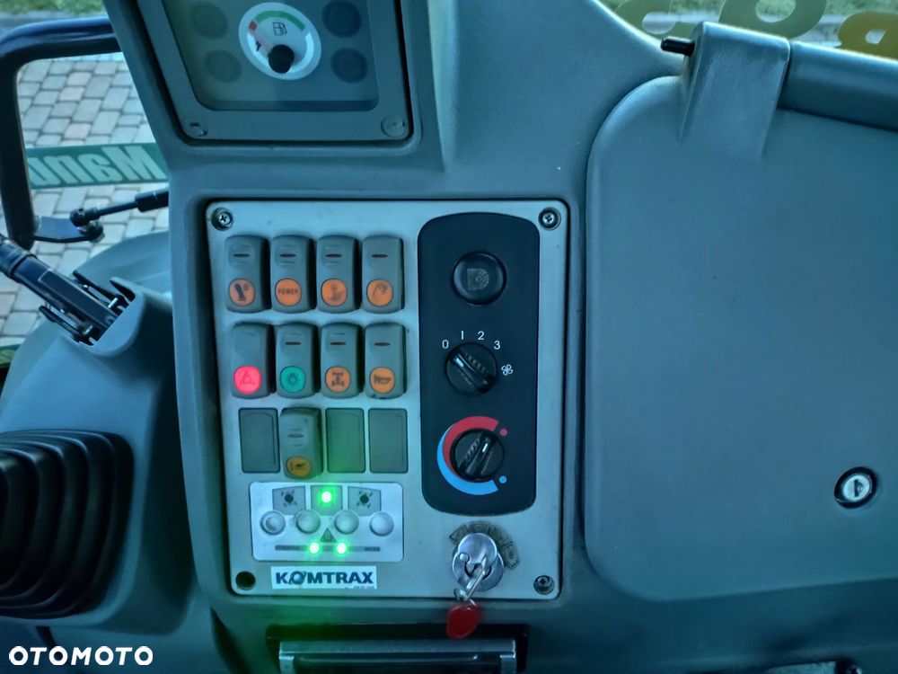 Komatsu WB93 S5 / RÓWNE KOŁA / SPROWADZONA / KOPARKO-ŁADOWARKA / - 24