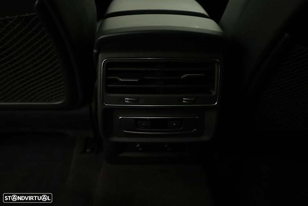 Audi Q8 55 TFSIe quattro Tiptronic - 25