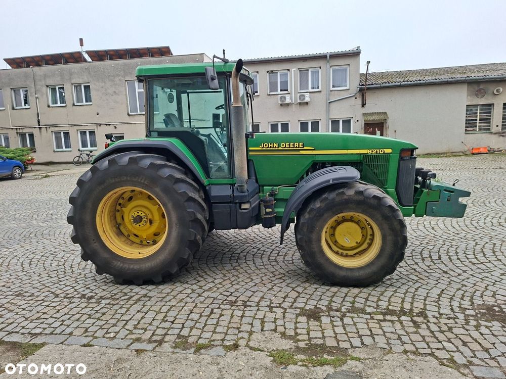 John Deere 8210 4X4 - 4