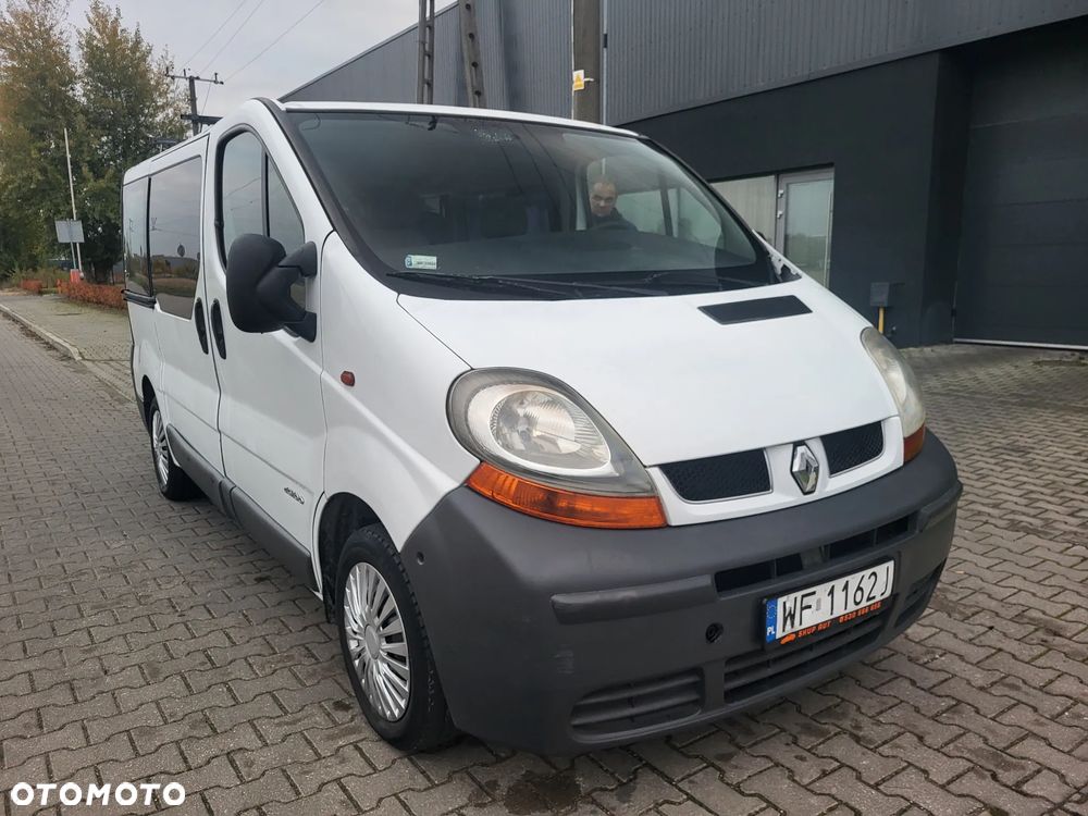 Renault Trafic Passenger - 26
