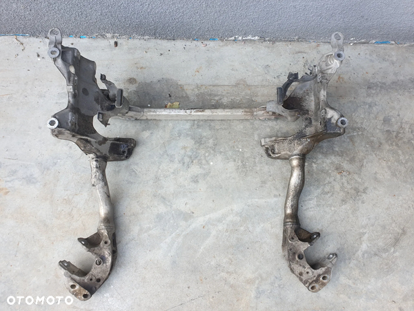 SANKI BELKA ZAWIESZENIA TRAWERSA PRZÓD 8R0399315E AUDI Q5