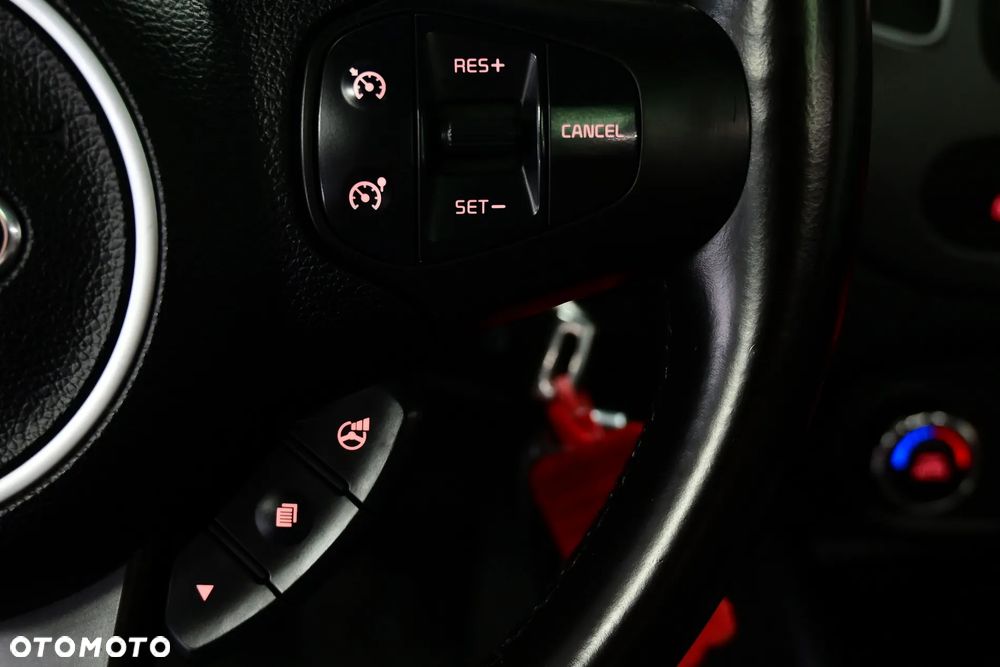 Kia Carens 1.7 CRDi M - 29