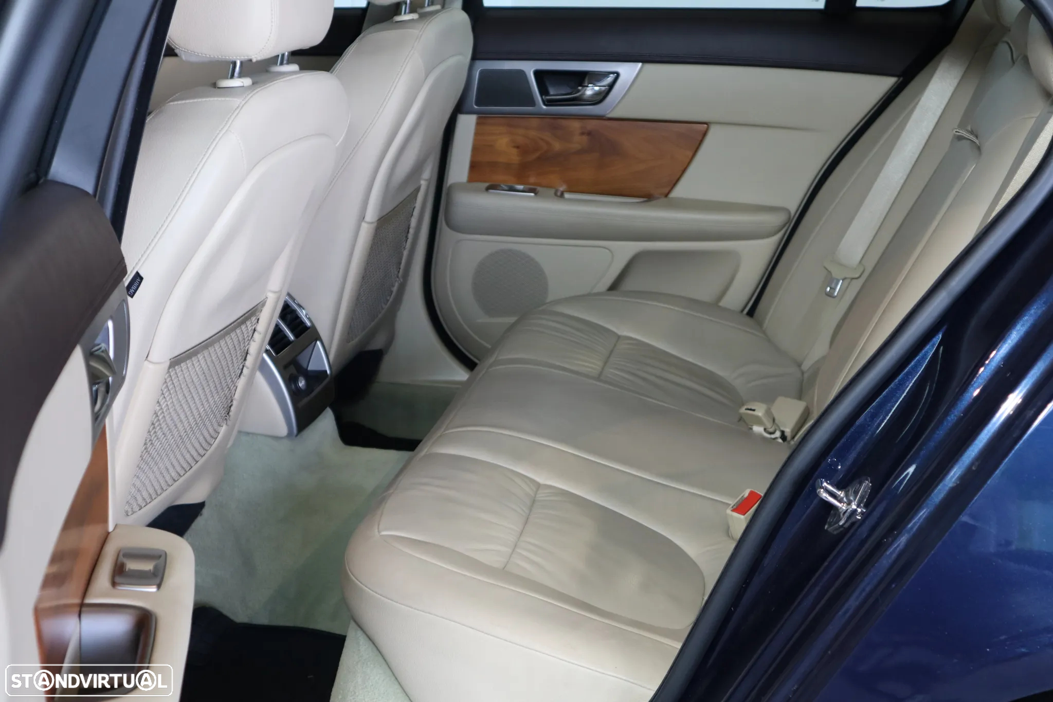 Jaguar XF 3.0 D V6 Premium Luxury - 10