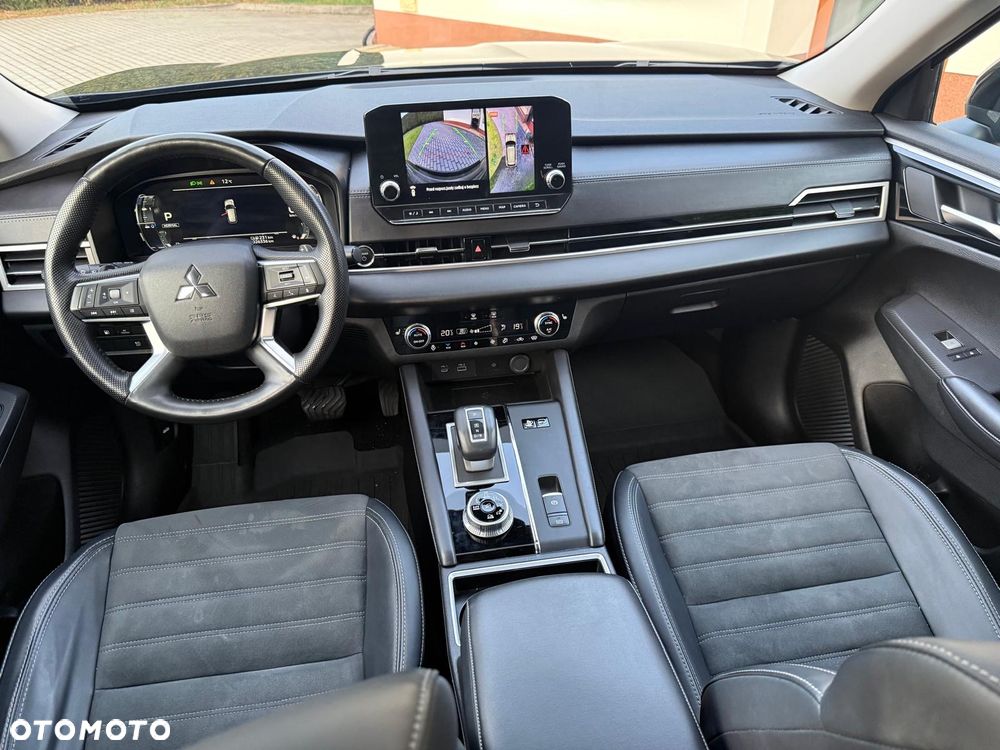 Mitsubishi Outlander - 21