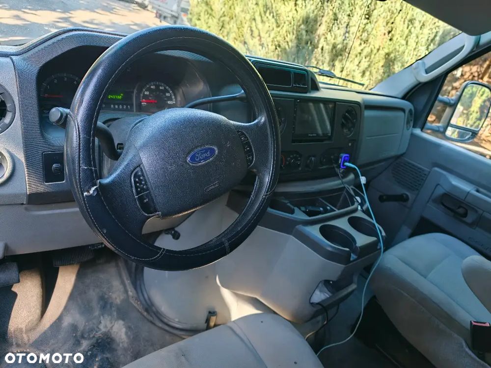 Ford Econoline - 11