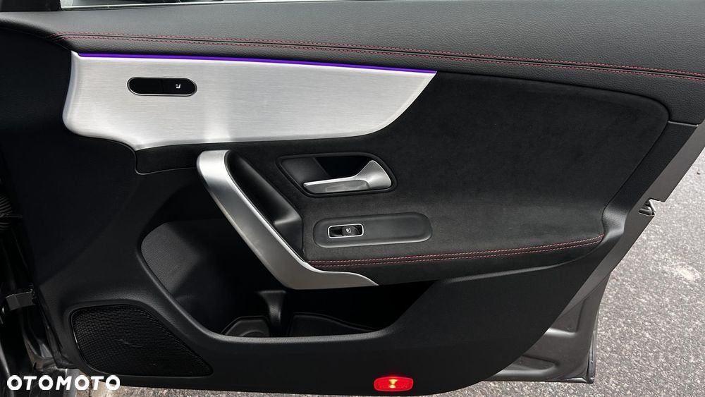 Mercedes-Benz CLA 180 AMG Line 7G-DCT - 21