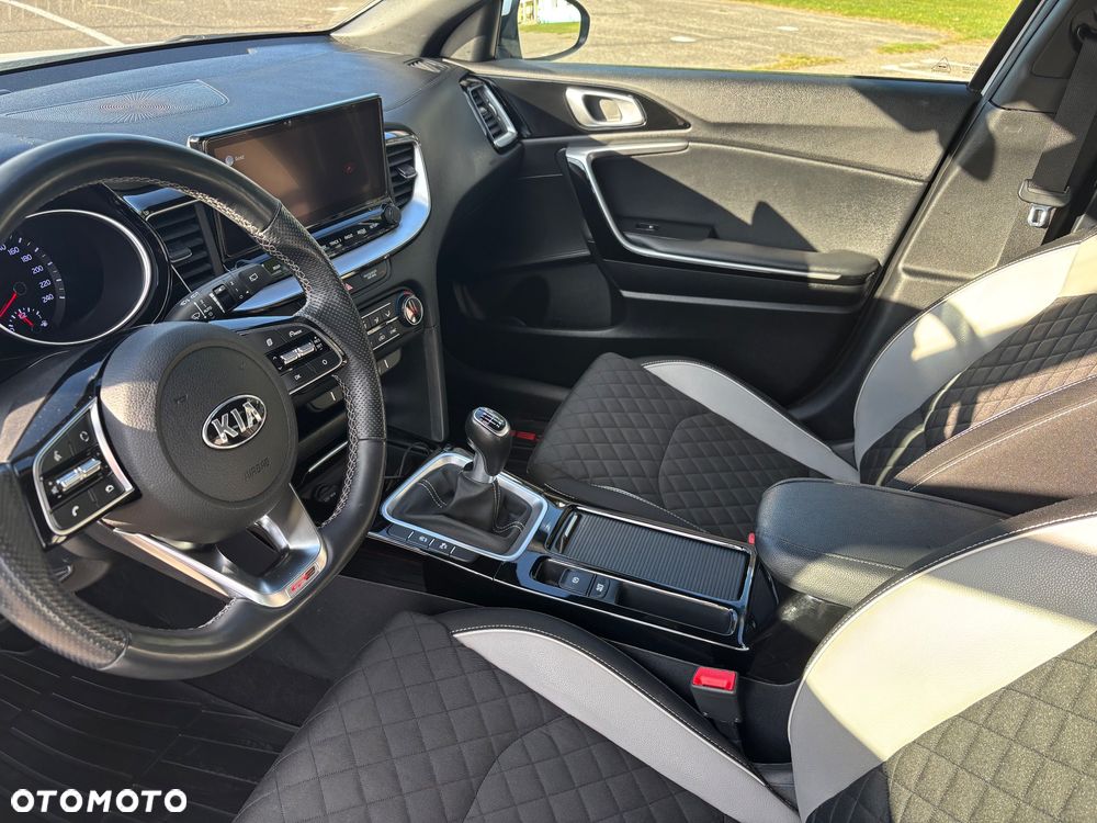 Kia ProCeed 1.5 T-GDI GT Line - 16