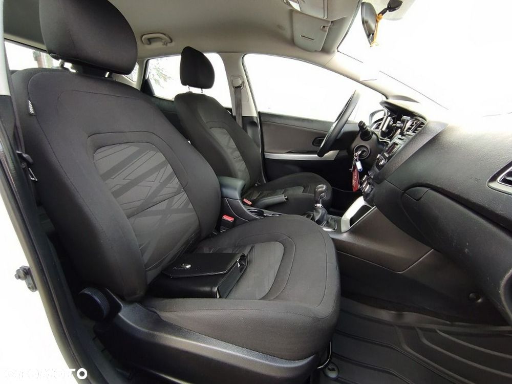 Kia Ceed - 13