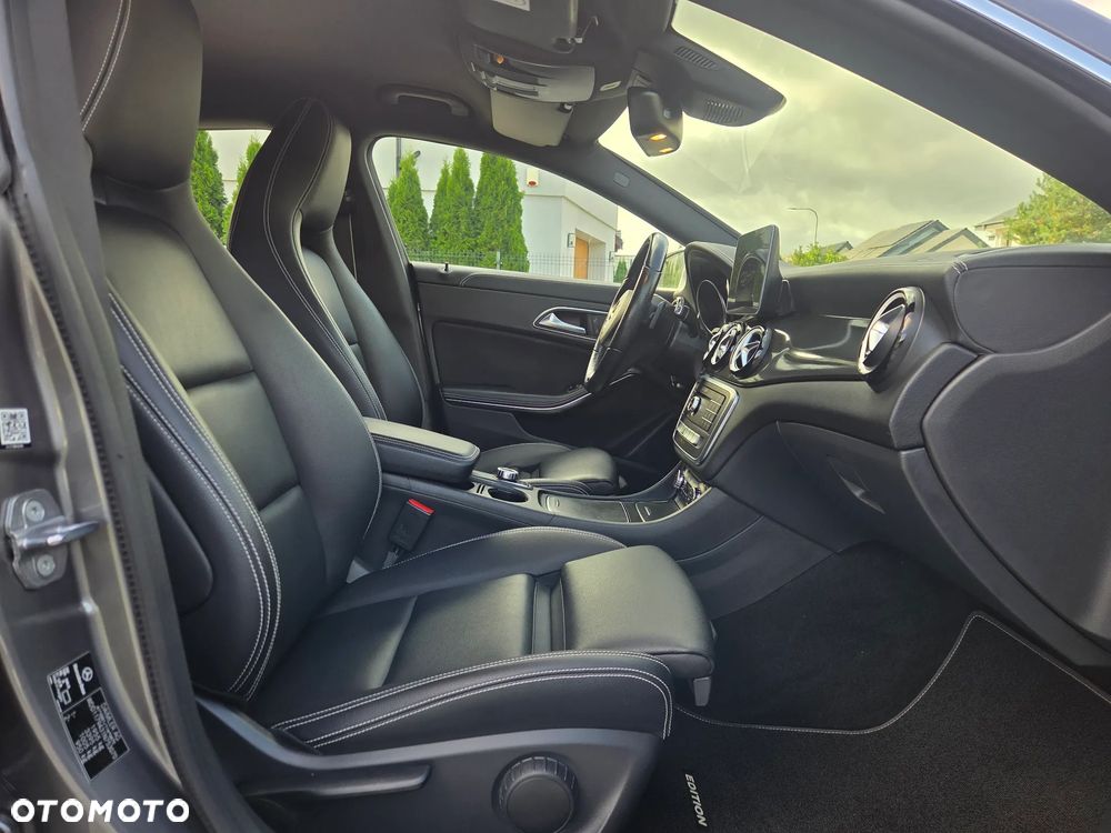 Mercedes-Benz CLA 200 7G-DCT AMG Line - 33