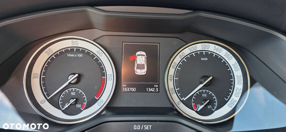 Skoda Superb 2.0 TDI L&K DSG - 11
