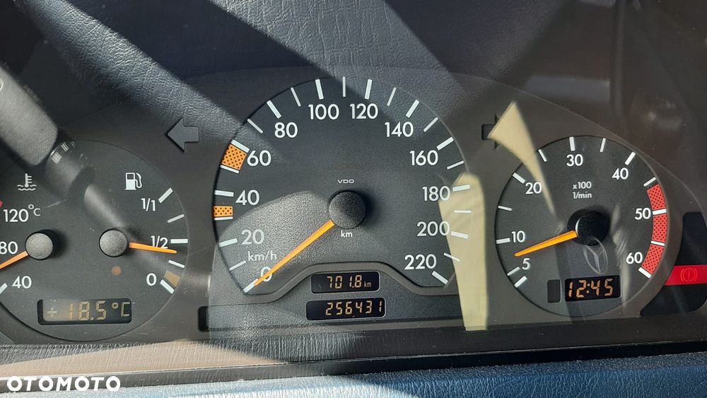 Mercedes-Benz Klasa C 220 CDI Elegance - 20