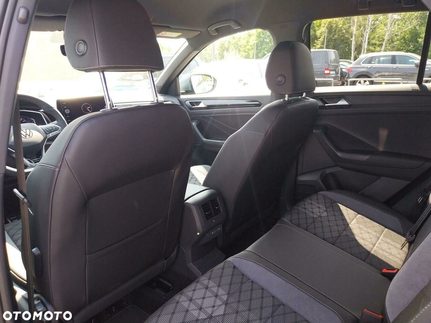 Volkswagen T-Roc - 17