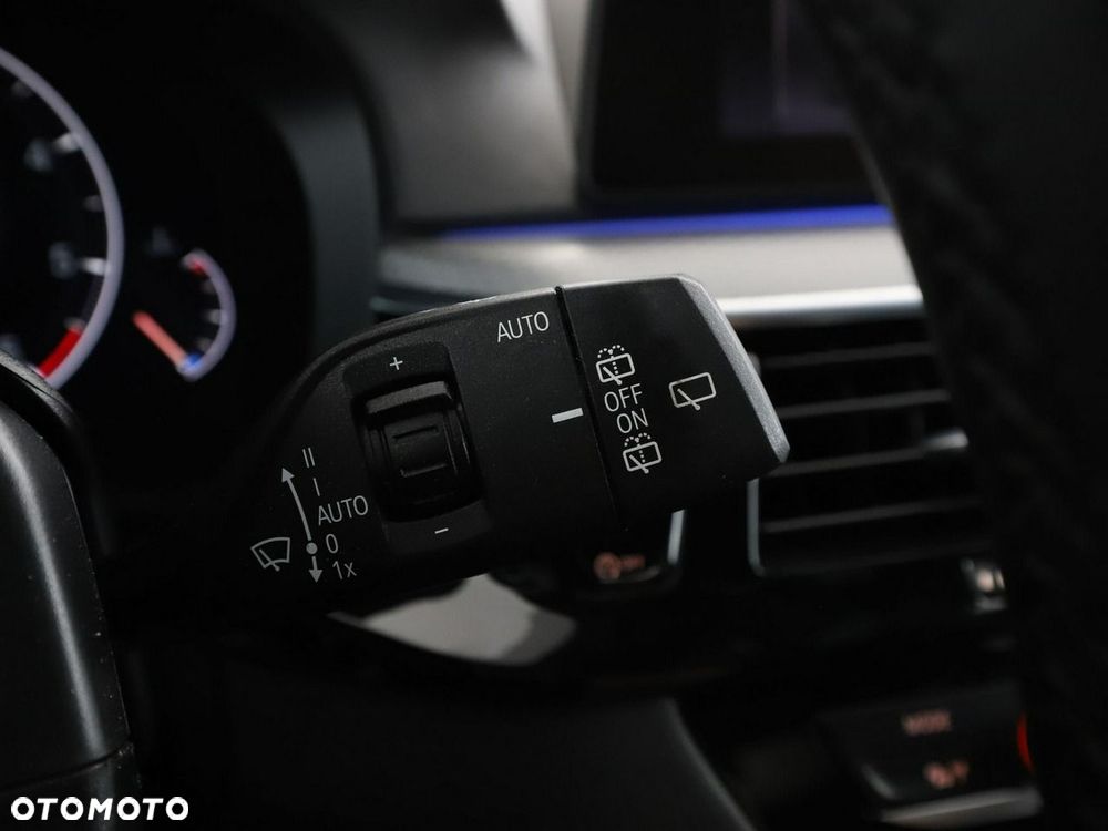 BMW Seria 5 520d xDrive mHEV M Sport sport - 34