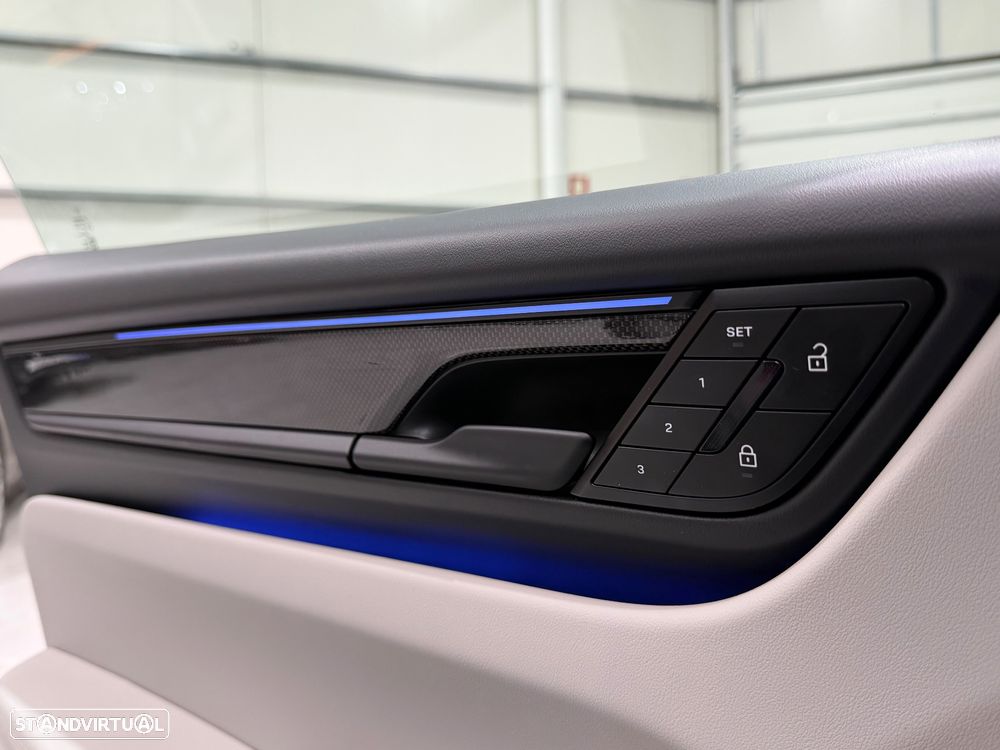 Porsche Macan Electric Turbo - 58