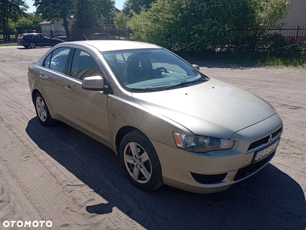 Mitsubishi Lancer 1.8 Invite - 3