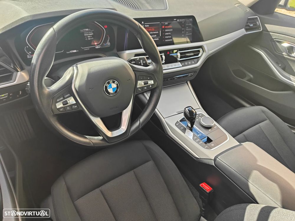 BMW 318 d Touring Auto - 12