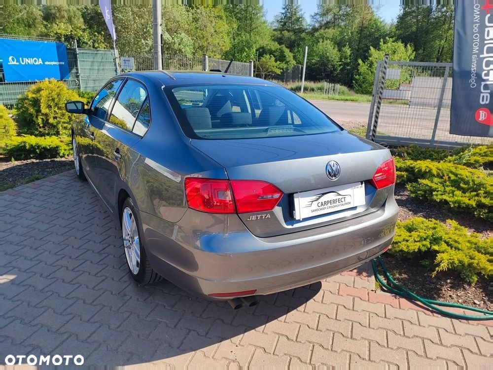 Volkswagen Jetta - 11