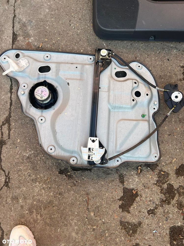 VW TOURAN MECHANIZM PODNOSNIK SZYBY PRAWY TYL 1T0839730L VW TOURAN 1T0 LIFT 2006-2010