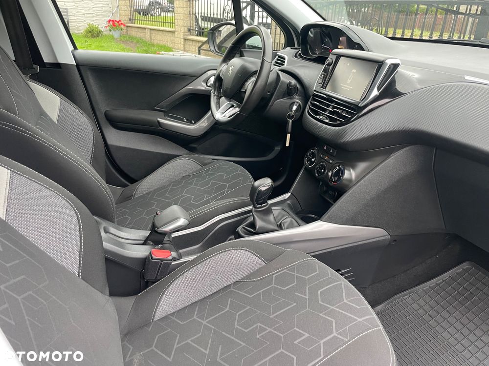 Peugeot 2008 1.2 Pure Tech Style - 9