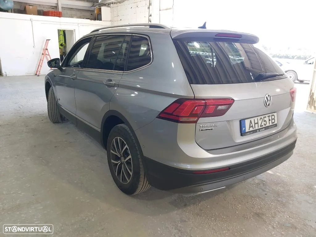 VW Tiguan Allspace 2.0 TDI Confortline DSG - 2