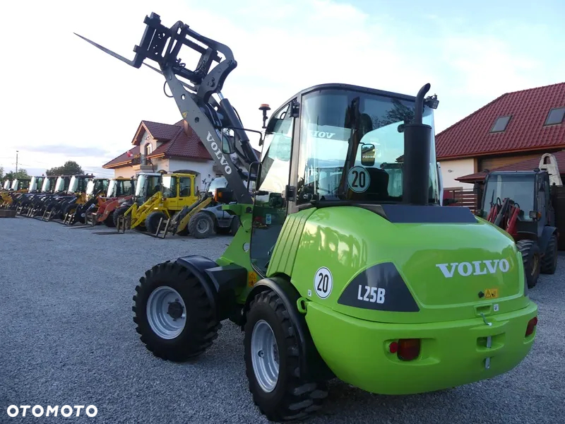 Volvo L25B Z Niemiec / Stan bardzo dobry / - 35
