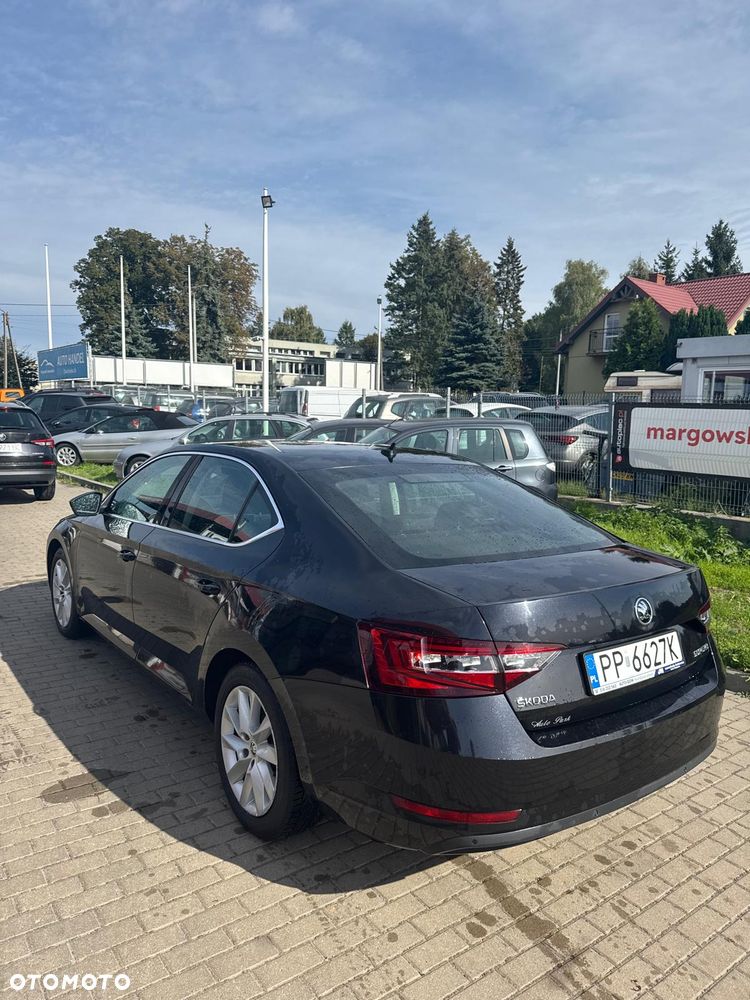 Skoda Superb 2018 photo 5