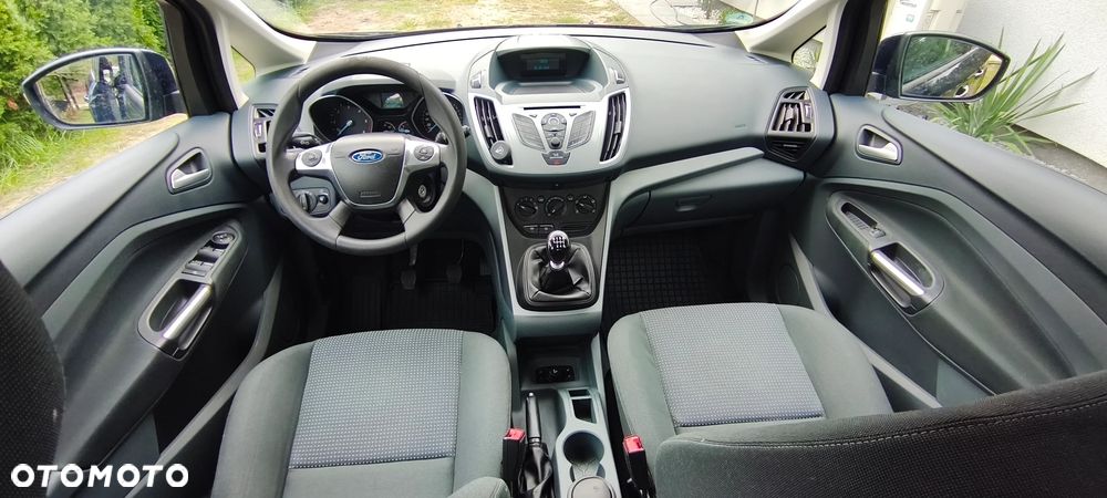 Ford Grand C-MAX - 32