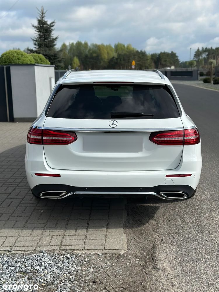 Mercedes-Benz Klasa E 300 d 4Matic T 9G-TRONIC AMG Line - 12