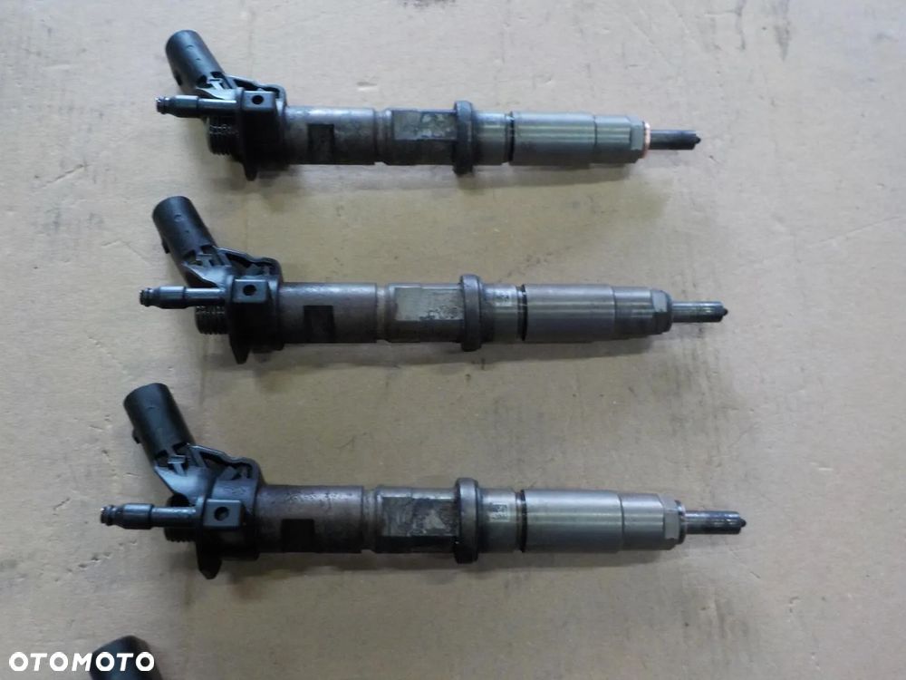 VW CRAFTER 2.5 TDI WTRYSK WTRYSKIWACZ 076130277 KOMPLET - 3