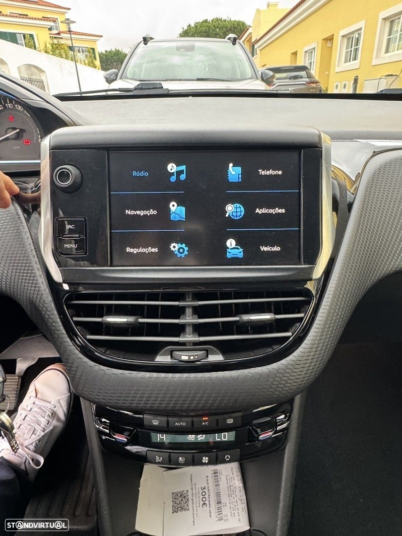 Peugeot 2008 1.2 PureTech Allure - 8