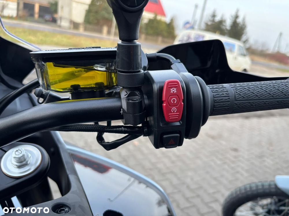 CFMoto MT - 15