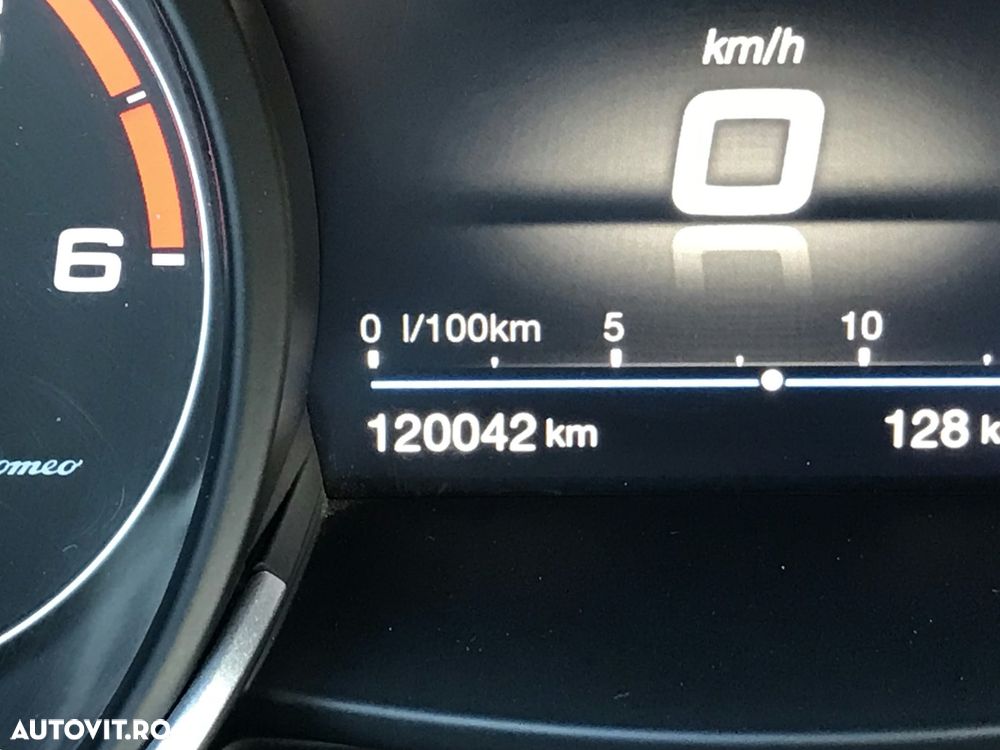 Alfa Romeo Stelvio 2.2 16V AT8 Q4 Business - 8