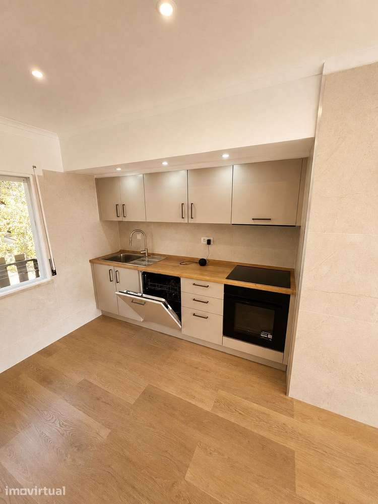 Excelente T4 a estrear em Mira Sintra Cacém com 2 casas de banho - Grande imagem: 2/23