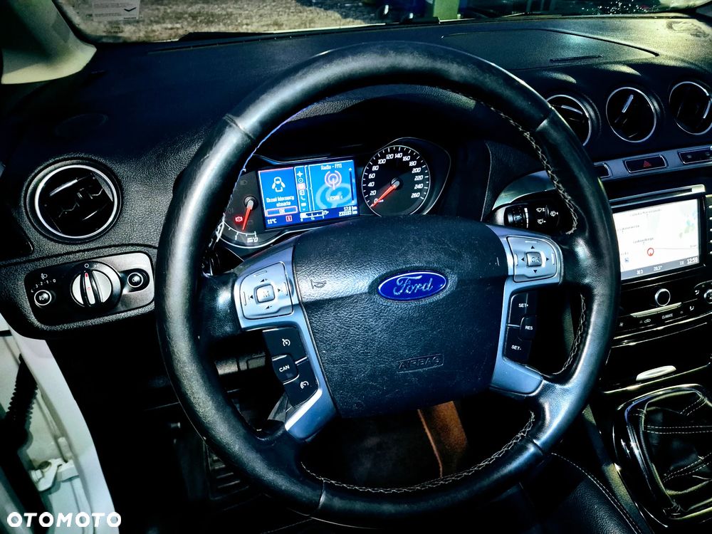 Ford S-Max 2012 photo 2