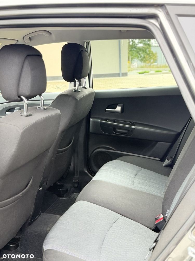 Kia Ceed - 10